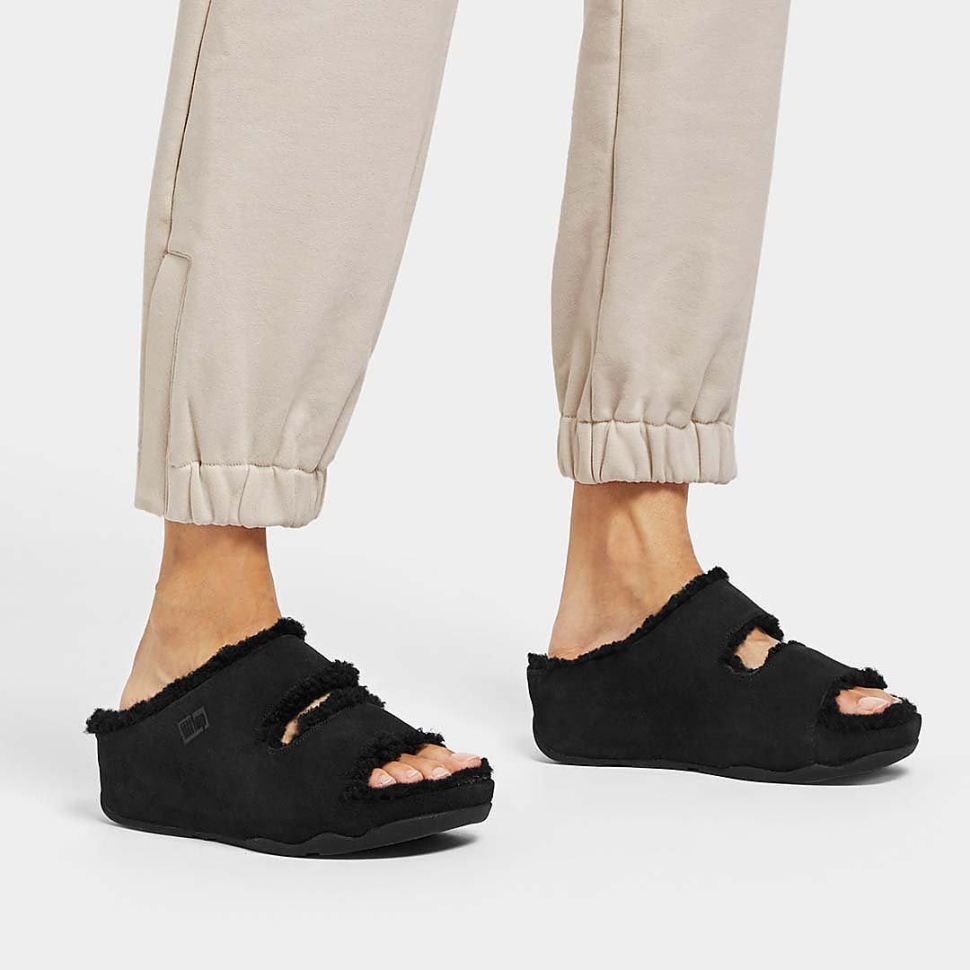 Fitflop Shuv Sandalen Aus Veloursleder Mit Lammfellfutter Und Zwei Riegeln, Ganz In Schwarz